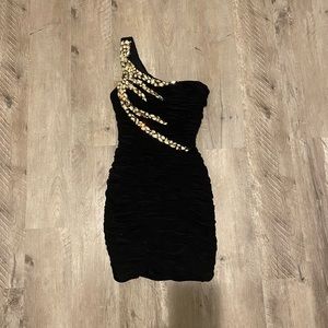 BLACK ONE SHOULDER DRESS WITH JEWLES.